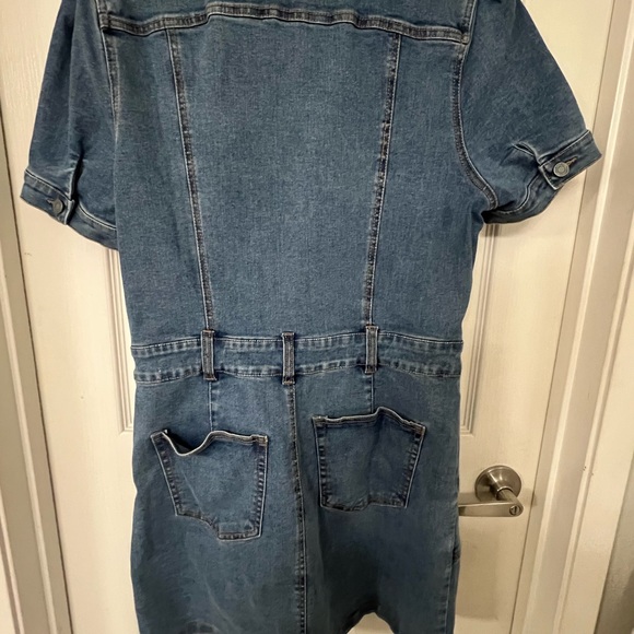 Habitual Denim dress. Stretch material. SUPER CUTE! NWT. Size Large. - Picture 5 of 6